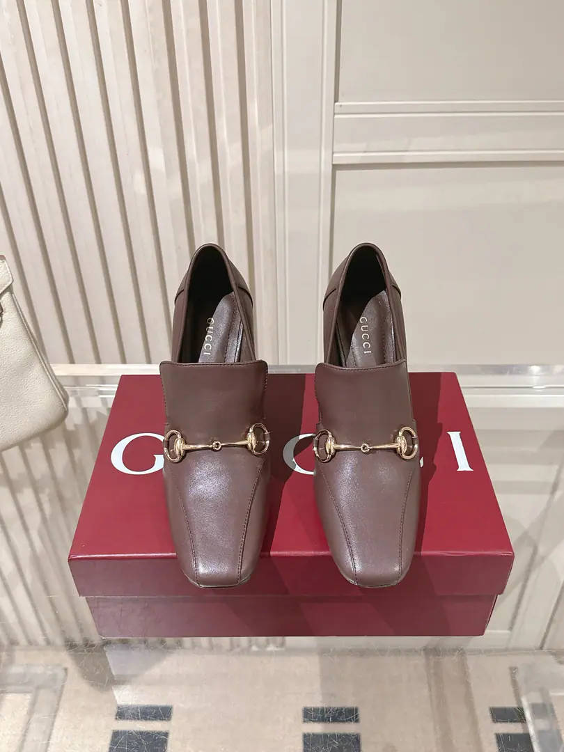 Top Quality Gucci GalleriaSeries｜Classic horse-stamped and lyver shoes. I'm gonna fix my little shoes.～Double shoes.GOld flower fabric./Lamb skin., The logo is a gold cut.+ Match10cmBold～And you're just fine with grace and grace.～It's not gonna affect the atmosphere or the comfort.～ It's a combination of commuting formality and graceful resonance.！High and impressive. He's so tall and thin and he's not tired.～On the upper foot, stretch the legs and increase the height ratio.！The daily commutes fit in a variety of styles. It's definitely the most important high-shelfed shoe in the women's locker in the job.👠 Shoe.: Use sheep skin./DoubleGOld flower fabric. Littre: In the sheep's skin./Foot. Shoes under the sole.: That's a big one. He's tall.: 10cm Heel. Size: 35-42（40 41 42Make a no-refund order.）