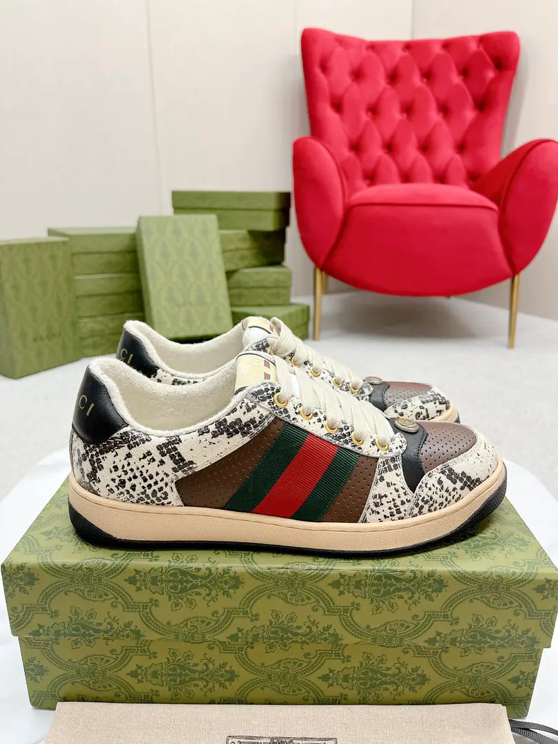 Gucci————Requisition version GGThe series makes old dirty shoes.-The money comes in.！ Ten to nine, I'll pay. Current！Current！Current！New Colour Plus Push-Market terminal version！ Procuring original development….Fabulous. Material Otsumi! Details are random.！ The model Schwartz is one-by-one, and the drill is one-by-one......Metal cherry locket.……Metal binaryGCrystal cylinders……GucciOriginal custom-made narrowband…… Super Flash Series—Flash diamond chain..Cherry decorations can be removed, One to two, one to two, one., ♪ To promote your personality ♪ Skins of colored cattle..The handwork is very qualitative., Bring your own sense of excellence.！ I'll do the details., I'll take a line.. The original towel is more delicate and soft and more comfortable., Pocket Steel Double OriginalTPUOtsumi!(Lower width, Upper Narrow) Appendible packaging⭐️ Codes: Women35-40 Men39-44（Women41 Men45 Custom）