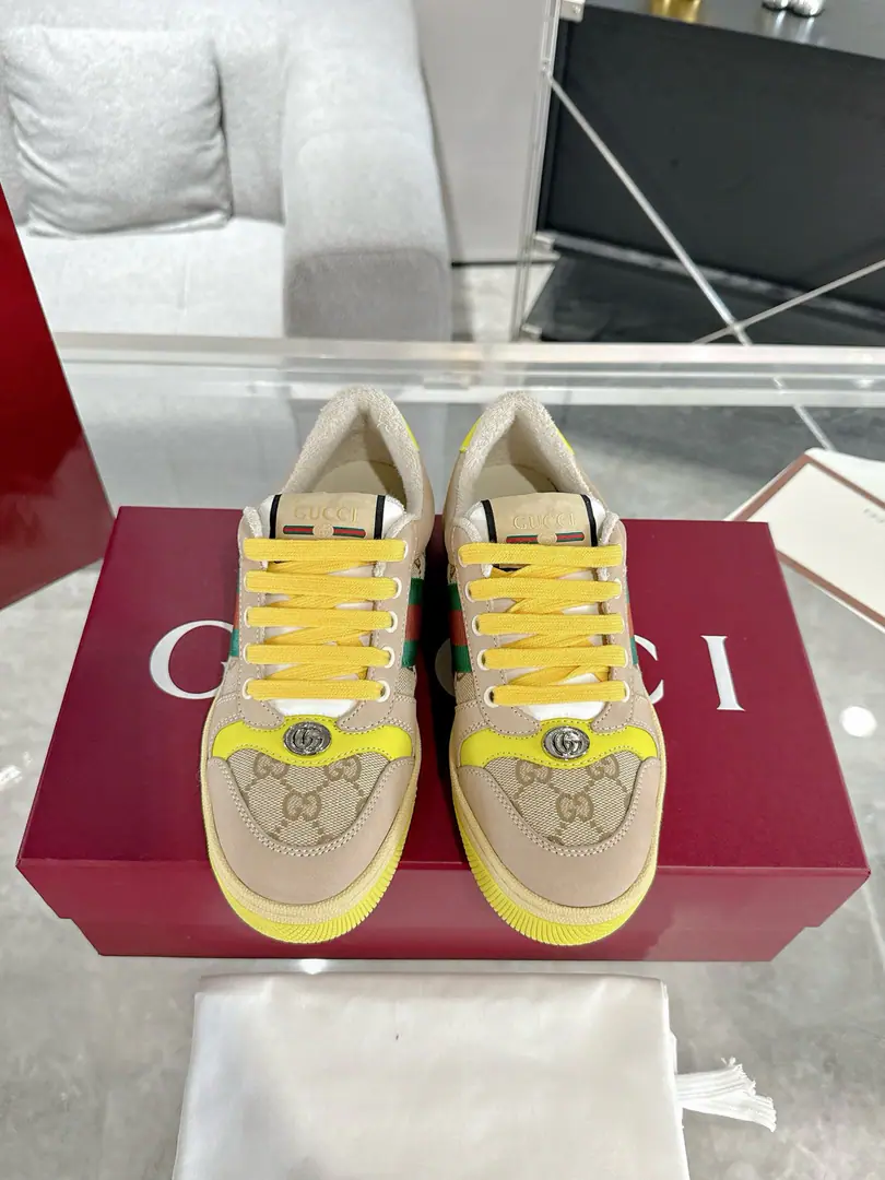 Gucci ScreenerA series of sports shoes and a couple of dirty shoes.‼️ Little dirty shoes.ScreenerThe idea behind the series of names is the defense action in sport., The design of the sneakers is from20Century70The classic sneakers of the ages are constantly inspired.. This sneaker is a classic brown.GGThe canvas., The side with red and green stripes., A little retrograde.GucciMarking. Shoe.: ♪ Light green cow skin rolls by ♪ Uchi.: In the original high-density fumes. logo: Metal DimentaryGEllipse, details of the thump Packaging: Top-of-the-art package for cabinet Otsumi!: - A vacuum.TPUMaterial Shoes.: Men39-44 (38, 45, 46I'll make sure I don't change it.）