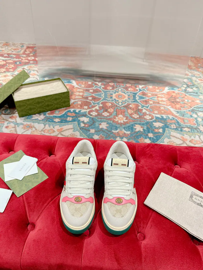 Couple money. Gucci————Requisition version NFCBring a clean chip. GGThe series makes old dirty shoes.-The New Year's Bill is coming.！ Ten to nine, I'll pay. New Colour Plus Push-Market terminal version！ Procuring original development….Fabulous. Material Otsumi! Details are random.！ The model Schwartz is one-by-one, and the drill is one-by-one......Metal cherry locket.……Metal binaryGCrystal cylinders……GucciOriginal custom-made narrowband…… Super Flash Series—Flash diamond chain..Cherry decorations can be removed, One to two, one to two, one., ♪ To promote your personality ♪ Skins of colored cattle..The handwork is very qualitative., Bring your own sense of excellence.！ I'll do the details., I'll take a line.. The original towel is more delicate and soft and more comfortable., Pocket Steel Double Colour Packet process Solid locking practices Fabulous.:OriginalGGBrush/Silk cow skin. Otsumi!:OriginalTPUOtsumi!(Lower width, Upper Narrow) European package…… Female35—40（34 41I'll make sure I don't change it.） 39-44（38 45I'll make sure I don't change it.） Men＋10
