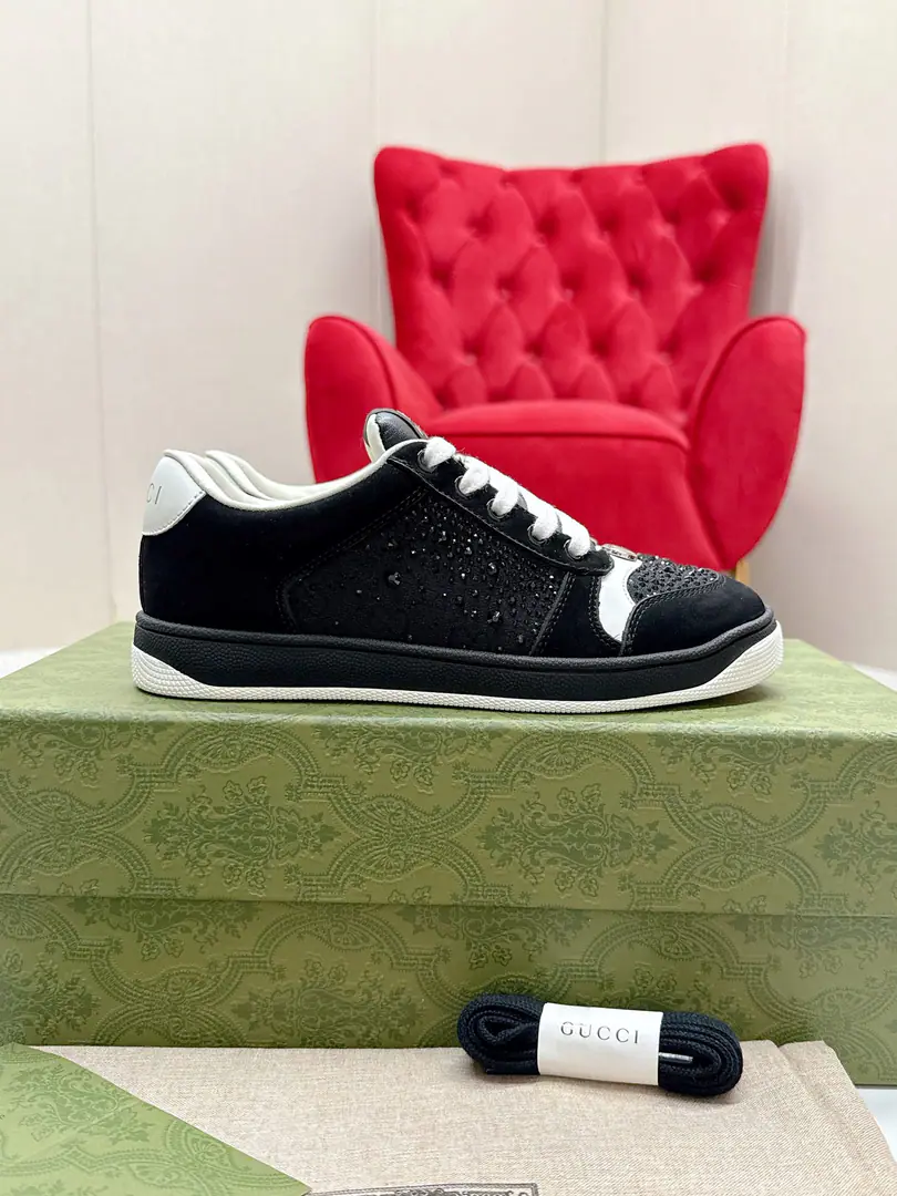 Women Gucci————Requisition version GGThe series makes old dirty shoes.-The money comes in.！ Ten to nine, I'll pay. Current！Current！Current！New Colour Plus Push-Market terminal version！ Procuring original development….Fabulous. Material Otsumi! Details are random.！ The model Schwartz is one-by-one, and the drill is one-by-one......Metal cherry locket.……Metal binaryGCrystal cylinders……GucciOriginal custom-made narrowband…… Super Flash Series—Flash diamond chain..Cherry decorations can be removed, One to two, one to two, one., ♪ To promote your personality ♪ Skins of colored cattle..The handwork is very qualitative., Bring your own sense of excellence.！ I'll do the details., I'll take a line.. The original towel is more delicate and soft and more comfortable., Pocket Steel Double OriginalTPUOtsumi!(Lower width, Upper Narrow) Appendible packaging⭐️ Codes: Women35-40 （Women41 ）