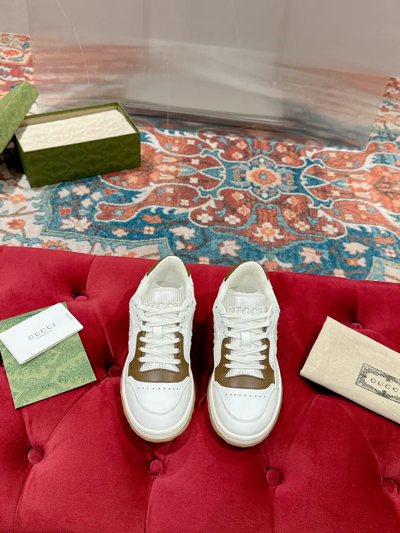 Female 【GHome. Couple top version 】 Gucci2023The morning spring.GHome. The latest blast.MAC80 Sports shoes Couple money. Leisure Retro. Old 🌸🌸🌸 Original procurement development Make the goods. Gustz!MAC80New Exploded Series A delicate, small, interlocking pair.GThe logo romanticizes the aesthetics of this series.. Use the white and white bean leather., The ancient inspiration is a combination of sneakers., ♪ The brand brand brand branding ♪. Send a cabinet for fine packaging🛍📦 ▪️Fabulous.:Original customized import of head-level cattle skin ▪️Uchi.:The original customizes the import of the air network. ▪️Otsumi!:Original Open-Screen Double ColourTPUOtsumi! ▪️Codes:Female35-40 Men39-44