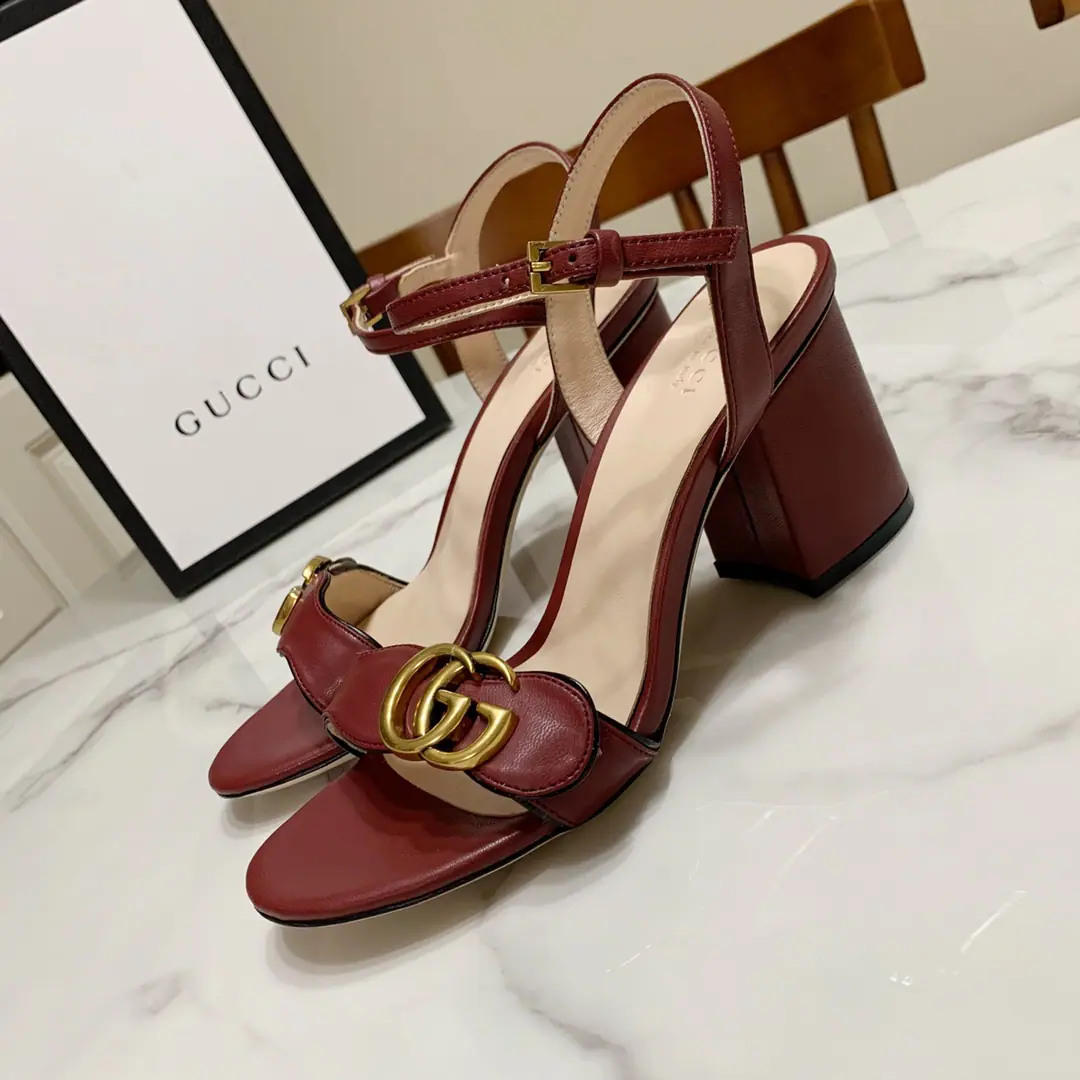 Gucci Guch. Classic strip.·Heel sandals., Original1:1Development, It's a super-big., It's beautiful., Summer must be a single. Shoe.🈶️Top layer🐂Bullskins. ｜ Gold/Silver membrane., ♪ The pads are the rims ♪🐑Lamb skin., That's a little skin. He's tall.: 7CM Size: 35—39Code(34.40.41.42.43Do it., No re-election.)