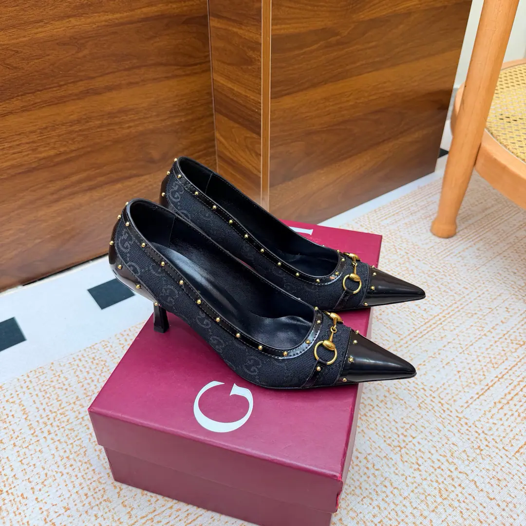 2026S Spring and summer.GucciNew stunned, high-head heels. The shoes are the most classic.Logo, The suction is behind the pressure., I'd better wear two pairs of shoes and wear pants.👖And dress.👗There's no harm in getting in and out of any place.🩵High-quality cortex kittens and silver bright spots are more than comparable to the impact of visual shocks., Elegance and knowledge blend., A pair of shoes meets the demands of the fairies., The most beautiful of all.🩶 Shoe.: Velvet./Layout Otsumi!: That's a big one. He's tall.: 7.5cm Codes: 35-41（40, 41, 42Custom）