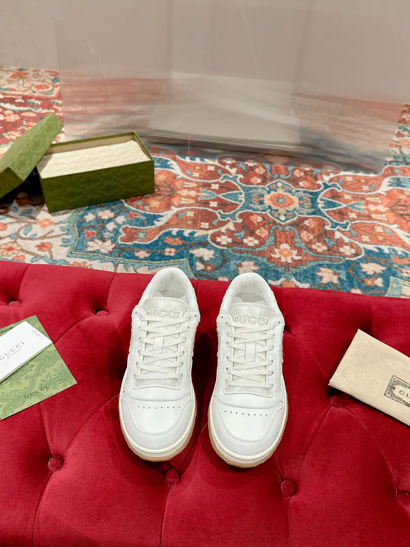Female 【GHome. Couple top version 】 Gucci2023The morning spring.GHome. The latest blast.MAC80 Sports shoes Couple money. Leisure Retro. Old 🌸🌸🌸 Original procurement development Make the goods. Gustz!MAC80New Exploded Series A delicate, small, interlocking pair.GThe logo romanticizes the aesthetics of this series.. Use the white and white bean leather., The ancient inspiration is a combination of sneakers., ♪ The brand brand brand branding ♪. Send a cabinet for fine packaging🛍📦 ▪️Fabulous.:Original customized import of head-level cattle skin ▪️Uchi.:The original customizes the import of the air network. ▪️Otsumi!:Original Open-Screen Double ColourTPUOtsumi! ▪️Codes:Female35-40 Men39-44
