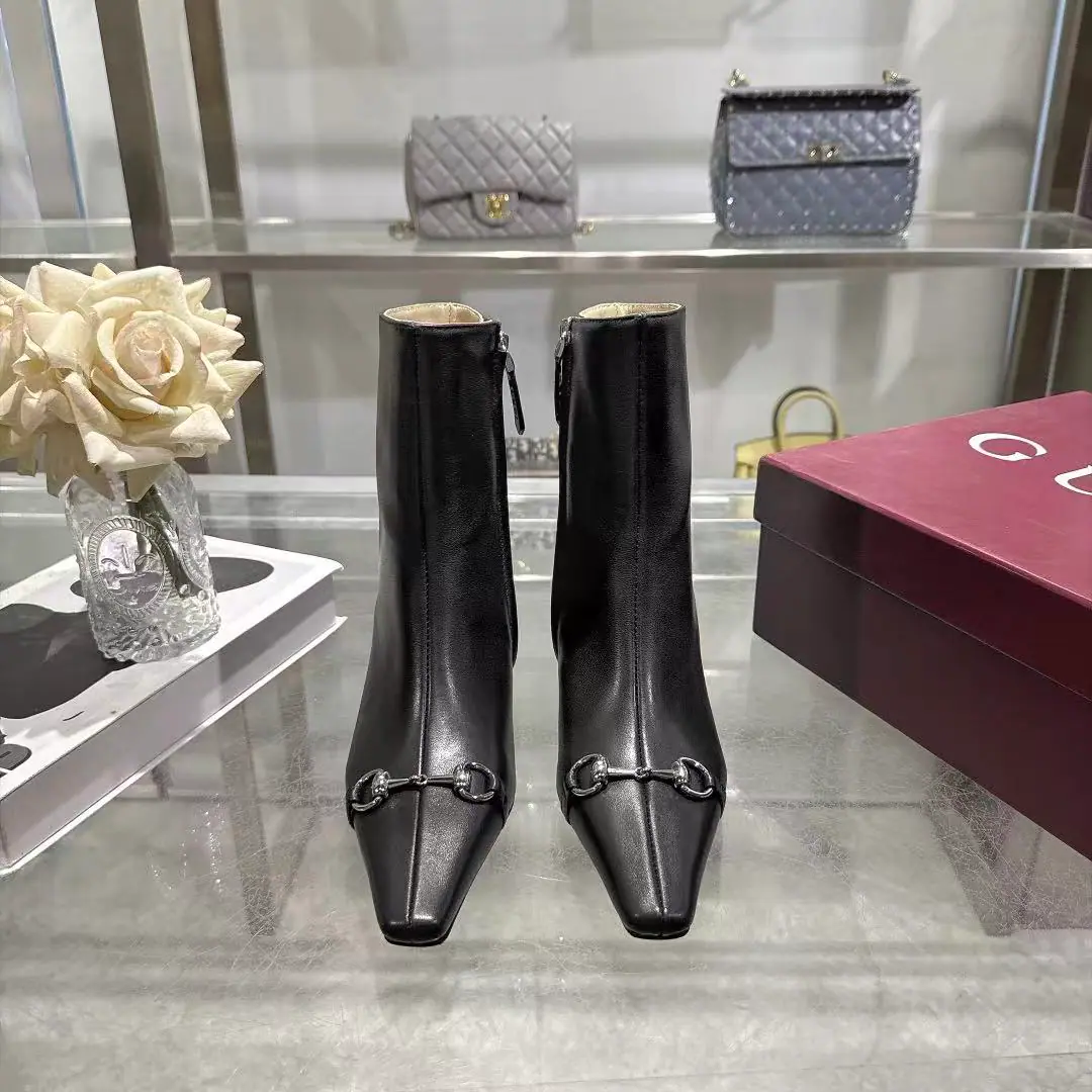 【Long-term.】New paragraph！Guch. Guccⅰ Classic girl shoes.:Original version 1-to-1 development, The shoes are carefully tuned., The fabric is original..Import of raw sheet materials.The plate is a hardware dish.GGButton It's so delicate and impeccable.！ Lamb skin.: Inside and on foot. He's tall.:.5·5cm Codes, 35-42（40.41 42Make a reservation.） Italy is a big-ass country., Original Packaging ！ Plant straight.