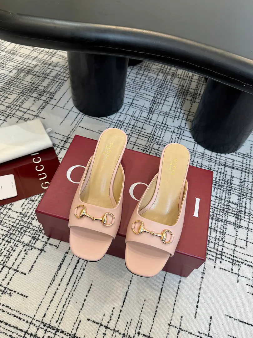 Plant prices Guch. Guccⅰ Classic girl shoes.:Original version 1-to-1 development, The shoes are carefully tuned., The fabric is original..Import of sheep's skin.The primer is a hardware bar. It's so delicate and impeccable.！ Lamb skin.: Inside and on foot. He's tall.:5.5 Codes, 35-42（40.41 42Make a reservation.） Italy is a big-ass country., Original Packaging ！