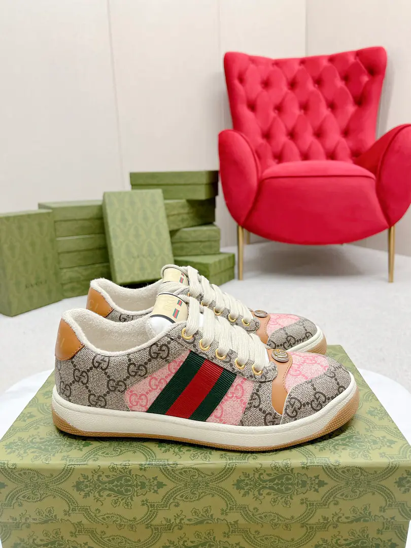 Gucci————Requisition version GGThe series makes old dirty shoes.-The money comes in.！ Ten to nine, I'll pay. Current！Current！Current！New Colour Plus Push-Market terminal version！ Procuring original development….Fabulous. Material Otsumi! Details are random.！ The model Schwartz is one-by-one, and the drill is one-by-one......Metal cherry locket.……Metal binaryGCrystal cylinders……GucciOriginal custom-made narrowband…… Super Flash Series—Flash diamond chain..Cherry decorations can be removed, One to two, one to two, one., ♪ To promote your personality ♪ Skins of colored cattle..The handwork is very qualitative., Bring your own sense of excellence.！ I'll do the details., I'll take a line.. The original towel is more delicate and soft and more comfortable., Pocket Steel Double OriginalTPUOtsumi!(Lower width, Upper Narrow) Appendible packaging⭐️ Codes: Women35-40 Men39-44（Women41 Men45 Custom）