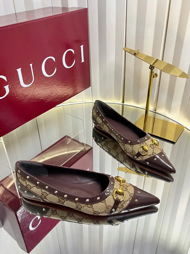 GucciThe ladies' brand new shoes are the most classic.Logo❗❗ A little less pompous than a pompous tribute., The skin of the sheep, which is soft behind the eye, can be dragged with sexual pressure., I'd better wear two pairs of shoes and wear pants.👖And dress.👗, There's no harm in getting in and out of any place.🤩, To integrate the deep roots of history with modern fashion.. ♪ With soft sheep leather craftsmen. A pair that meets the demands of the fairies. ❗Italian imports of sheep and open beads/DoubleGThe canvas. ❗Imported sheep-skins and feet from Italy ❗That's a big import., He's tall.1cm ❗35～42Code（40.41.42I'll make sure I don't change it.）