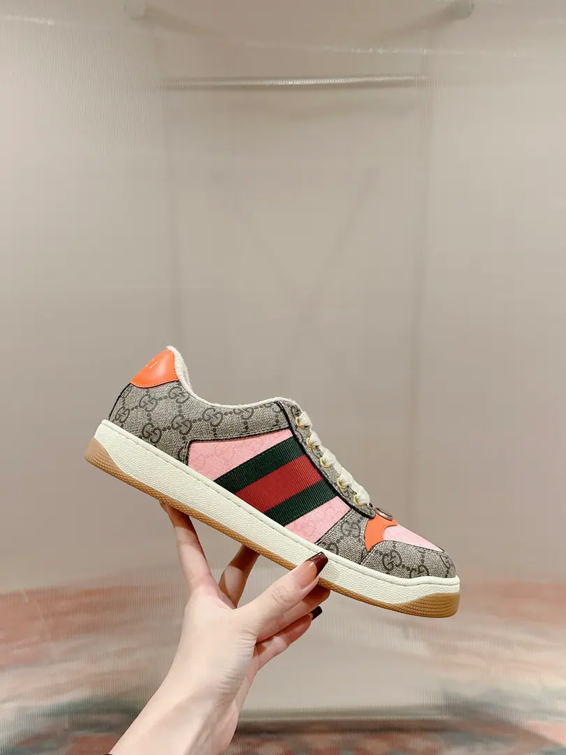 Gucci————Requisition version GGThe series makes old dirty shoes.-The money comes in.！ Ten to nine, I'll pay. Current！Current！Current！New Colour Plus Push-Market terminal version！ Procuring original development….Fabulous. Material Otsumi! Details are random.！ The model Schwartz is one-by-one, and the drill is one-by-one......Metal cherry locket.……Metal binaryGCrystal cylinders……GucciOriginal custom-made narrowband…… Super Flash Series—Flash diamond chain..Cherry decorations can be removed, One to two, one to two, one., ♪ To promote your personality ♪ Skins of colored cattle..The handwork is very qualitative., Bring your own sense of excellence.！ I'll do the details., I'll take a line.. The original towel is more delicate and soft and more comfortable., Pocket Steel Double OriginalTPUOtsumi!(Lower width, Upper Narrow) Appendible packaging⭐️ Codes: Women35-40 Men39-44（Women41 Men45Custom）