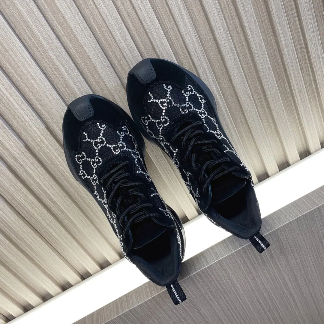 Gucci Run Sports shoes. Recent ColourblingblingDrilling shoes.~~~ It's a great sport., It's so lightly wrapped. It's so nice., It's a great pair of pants.Sporting…… Skin and color combined with a water net veil., Super-hot drill., It's so light.MDUnderground~~~ 35–40 🎁High-end aviation packaging