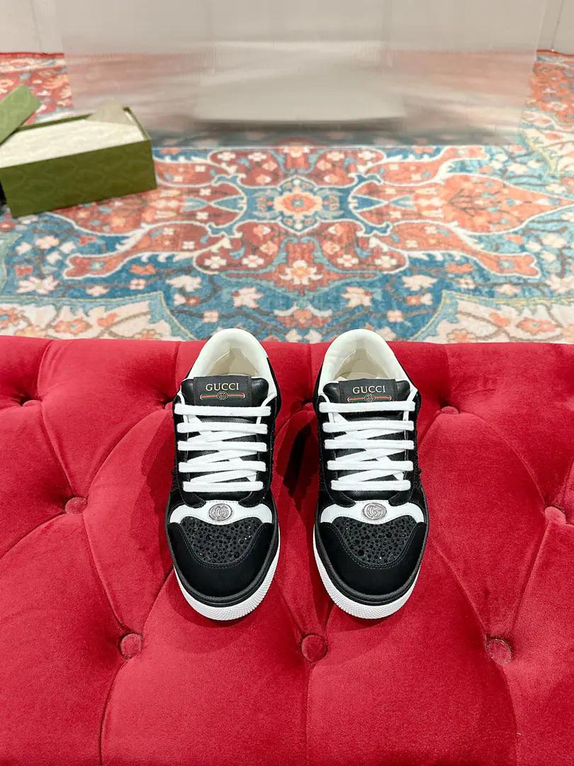 Couple money. Gucci————Requisition version NFCBring a clean chip. GGThe series makes old dirty shoes.-The New Year's Bill is coming.！ Ten to nine, I'll pay. New Colour Plus Push-Market terminal version！ Procuring original development….Fabulous. Material Otsumi! Details are random.！ The model Schwartz is one-by-one, and the drill is one-by-one......Metal cherry locket.……Metal binaryGCrystal cylinders……GucciOriginal custom-made narrowband…… Super Flash Series—Flash diamond chain..Cherry decorations can be removed, One to two, one to two, one., ♪ To promote your personality ♪ Skins of colored cattle..The handwork is very qualitative., Bring your own sense of excellence.！ I'll do the details., I'll take a line.. The original towel is more delicate and soft and more comfortable., Pocket Steel Double Colour Packet process Solid locking practices Fabulous.:OriginalGGBrush/Silk cow skin. Otsumi!:OriginalTPUOtsumi!(Lower width, Upper Narrow) European package…… Female35—40（34 41I'll make sure I don't change it.） 39-44（38 45I'll make sure I don't change it.） Men＋10
