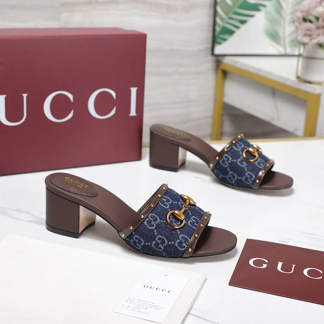 Top Version⚡ GucciA horse-done nailed lady slippers.❗❗ Material andYText Same Very good. 👍 It's comparable.ZGNo Gap✌ ️This high heels is now a classic brand., Inspired by the...GuccioGucciThe initials of the gentleman's name and initials of the chain of elements of the treasure are the same as the brand for the shoe.. ·Brands use different knittings and coloring to inject modern essence into classic slippers.. It's a classic to have a chain of diamonds.. Fabulous.: Importing cow paints Uchi.: Imports of sheep's skin He's tall.: 6.5Cm Otsumi!: Italian leather.. Codes: 35-41（41.42Do it.） Full original package！