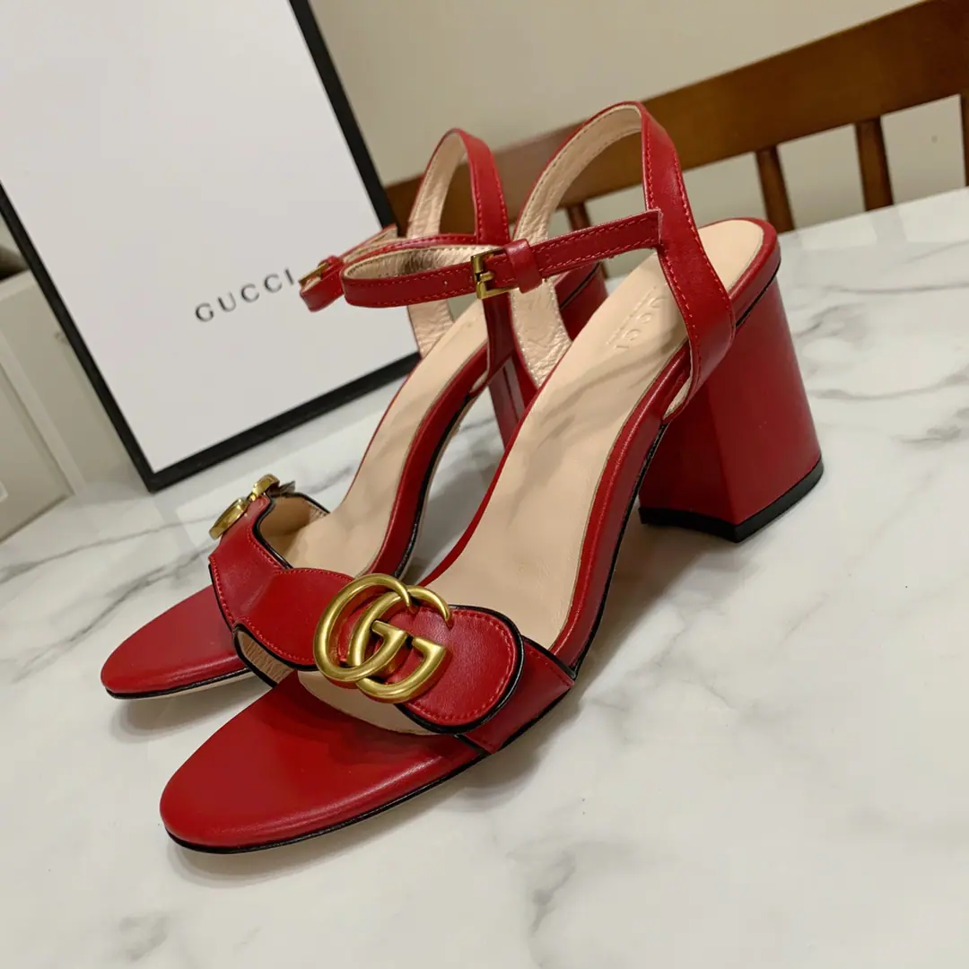Gucci Guch. Classic strip.·Heel sandals., Original1:1Development, It's a super-big., It's beautiful., Summer must be a single. Shoe.🈶️Top layer🐂Bullskins. ｜ Gold/Silver membrane., ♪ The pads are the rims ♪🐑Lamb skin., That's a little skin. He's tall.: 7CM Size: 35—39Code(34.40.41.42.43Do it., No re-election.)