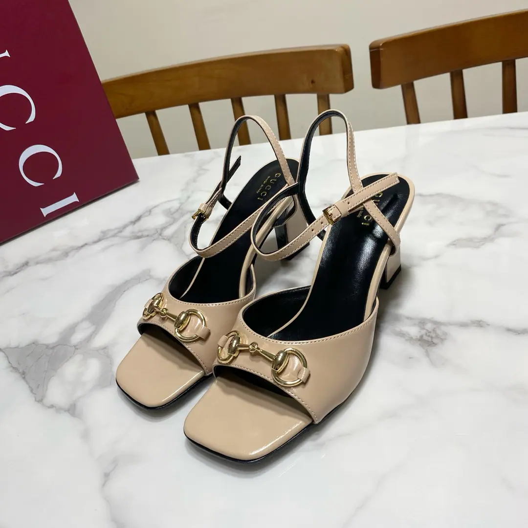 Gucci Guch. Square·YType·"Shoes with sandals.", The classic title buttons match., Always fashion..Brief.Atmosphere.A hundred. Shoe.🈶Metal skin/Cow-painted skin./Oil wax skin., The mats are dyed.🐑Lamb skin., That's a big one., Original to develop hardware cutter He's tall.: 7.5cm Codes: 35—39Code（34.40.41.42.43Do the code., No re-election.）
