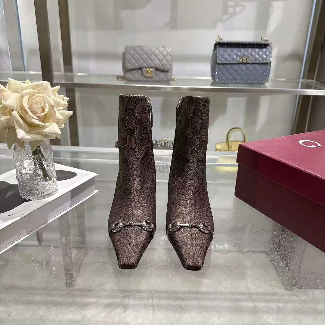 【Long-term.】New paragraph！Guch. Guccⅰ Classic girl shoes.:Original version 1-to-1 development, The shoes are carefully tuned., The fabric is original..Import of raw sheet materials.The plate is a hardware dish.GGButton It's so delicate and impeccable.！ Lamb skin.: Inside and on foot. He's tall.:.5·5cm Codes, 35-42（40.41 42Make a reservation.） Italy is a big-ass country., Original Packaging ！ Plant straight.