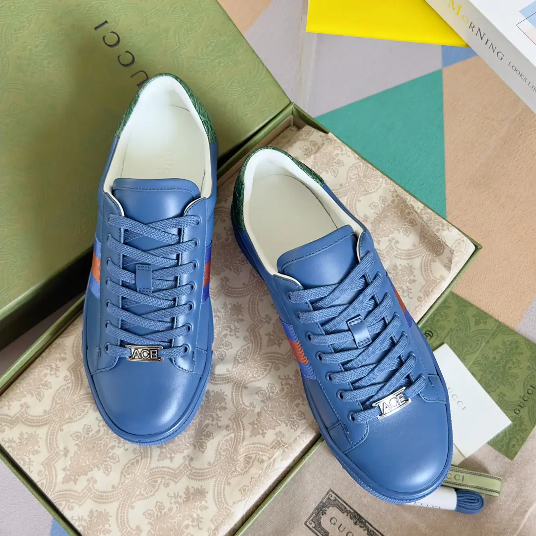 Top Version GucciGood riddance.AceSeries Honeybee. White shoes. Couple money. Leisure Sports shoes Original procurement development Make the goods. Guzérèse since the day he was born, AceThe series of sports shoes continues the brand narrative., The craftsman's masters are singles.. The new series is designed with a very low profile., The match is for details., ♪ Shine the sports shoe style ♪. Tie with fixed garb“ACE”Metal sign, The thick structure is a shoe-like thing.. GucciThe classic red striped strips add charm to the whole design.. Send a cabinet for fine packaging🛍📦 ▪️Fabulous.: Original import of head-level cattle skin ▪️Uchi.: Original custom custom customised soft sheep skin ▪️Shoes under the sole.: Original OpenTPUSlipboard Base ▪️Bottom: 3CM ▪️Size: Female35-40 / Men39-45