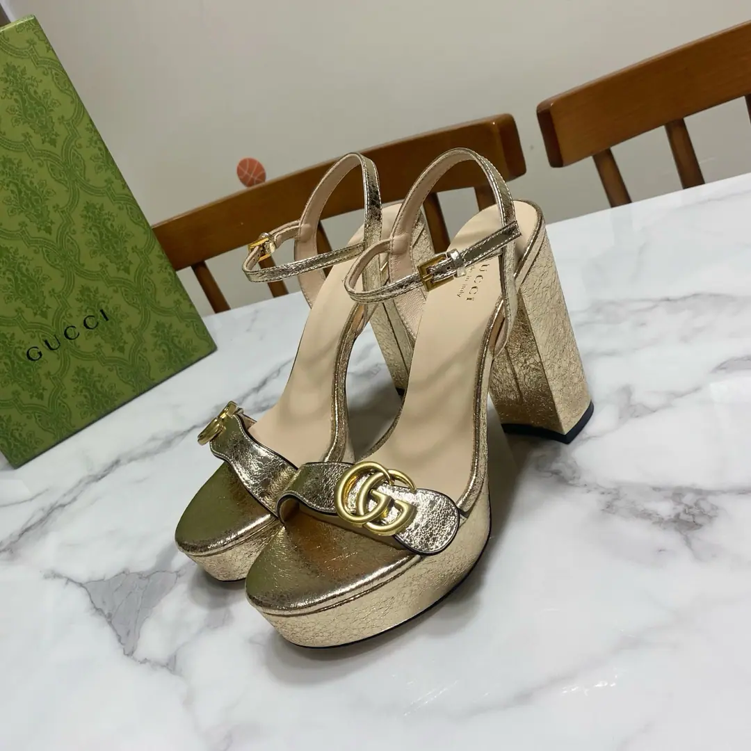 Gucci Guch. Classic strip.·Heel sandals., Original1:1Development, It's a super-big., It's beautiful., Summer must be a single. Shoe.🈶️Top layer🐂Bullskins. ｜ Gold/Silver membrane., ♪ The pads are the rims ♪🐑Lamb skin., That's a little skin. Water table: 3CM, He's tall.: 12CM Size: 35—39Code(34.40.41.42Do it., No re-election.)