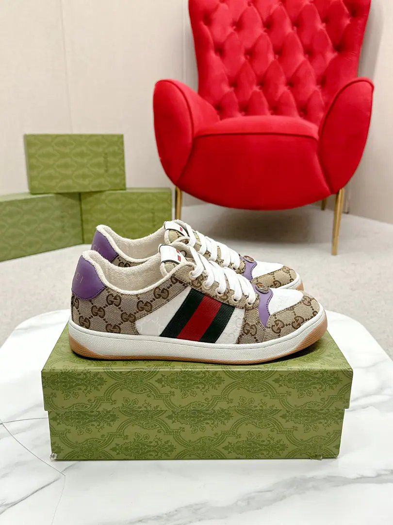 Gucci————Requisition version GGThe series makes old dirty shoes.-The money comes in.！ Ten to nine, I'll pay. Current！Current！Current！New Colour Plus Push-Market terminal version！ Procuring original development….Fabulous. Material Otsumi! Details are random.！ The model Schwartz is one-by-one, and the drill is one-by-one......Metal cherry locket.……Metal binaryGCrystal cylinders……GucciOriginal custom-made narrowband…… Super Flash Series—Flash diamond chain..Cherry decorations can be removed, One to two, one to two, one., ♪ To promote your personality ♪ Skins of colored cattle..The handwork is very qualitative., Bring your own sense of excellence.！ I'll do the details., I'll take a line.. The original towel is more delicate and soft and more comfortable., Pocket Steel Double OriginalTPUOtsumi!(Lower width, Upper Narrow) Appendible packaging⭐️ Codes: Women35-40 Men39-44（Women41 Men45 Custom）