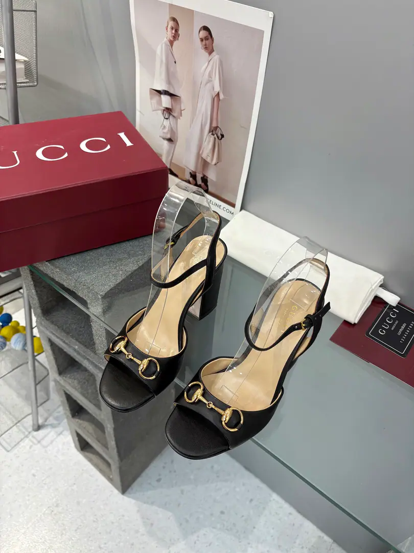 Plant prices Guch. Guccⅰ Classic girl shoes.:Original version 1-to-1 development, The shoes are carefully tuned., The fabric is original..Import of sheep's skin.The primer is a hardware bar. It's so delicate and impeccable.！ Lamb skin.: Inside and on foot. He's tall.:6.5, and.9.5Two heights optional Codes, 35-42（40.41 42Make a reservation.） Italy is a big-ass country., Original Packaging ！