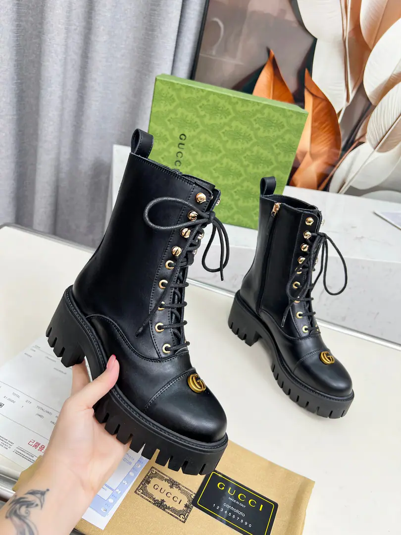 🌸 2025GucciGustler with ankle boots.GGTie your ankle boots. This is a brand-new boot.GGThe leather is carefully crafted., The brand, the elegance of beauty.. The boots are designed with bold contour., With the soles of rubber ditches., ♪ And while providing solid support ♪, Give the whole piece a modern fine tone.. Uchi.: Bullskins. He's tall.: 6centimetres Codes: 35-42#