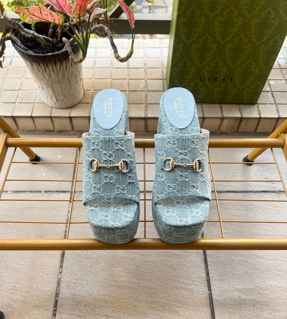 ⚡️⚡️26ss- Morning.Gucci🗽🗽The Gucci weeds are thick with sandals and sandals that will bring a little moth to your summer costume.. ·Shoe.: Leather., Texture ·Liner: Leather. ·Shoes under the sole.: Leather inside., Rubber soles ·- Toes round your head. ·Production in Spain ·Normal size. ·A little bit. ·International Standard Scalories ·Waterproofing stations10cm ·Codes: 36-41
