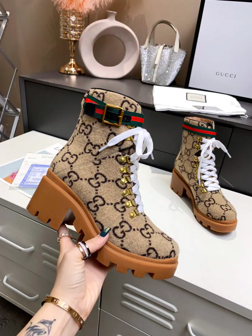 🌸 （New Colour Base） Guch.GUCCI 7Inches of boots. New paragraphGGThe stamp is thick and short., The ancient English wind., The upper foot is very comfortable and well matched.. Fabulous.: Import of head-story pig skin Uchi./ Foot.: Lamb skin. Packaging: With tickets., Buffet Colours:Where are the flowers? Codes:35-41#(34 41 42Do it.)