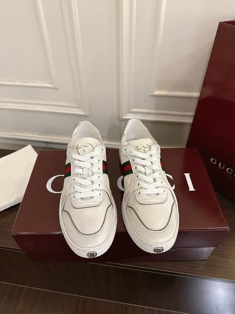 Gucci StretchA series of couple-soldier sneakers. This new, soft and flexible shoe is a new brand-marked sports shoe., Yes.《La Famiglia》New members to the series.. The sneakers were made with a flexible skin-skinner heart., Every pair of shoes is treated manually., It's a unique shoe-shoe.. ♦️The cow skin is used as a shoe. ♦️Italian import base ♦️Codes35-45（Women41 45I'll make sure I don't change it.）