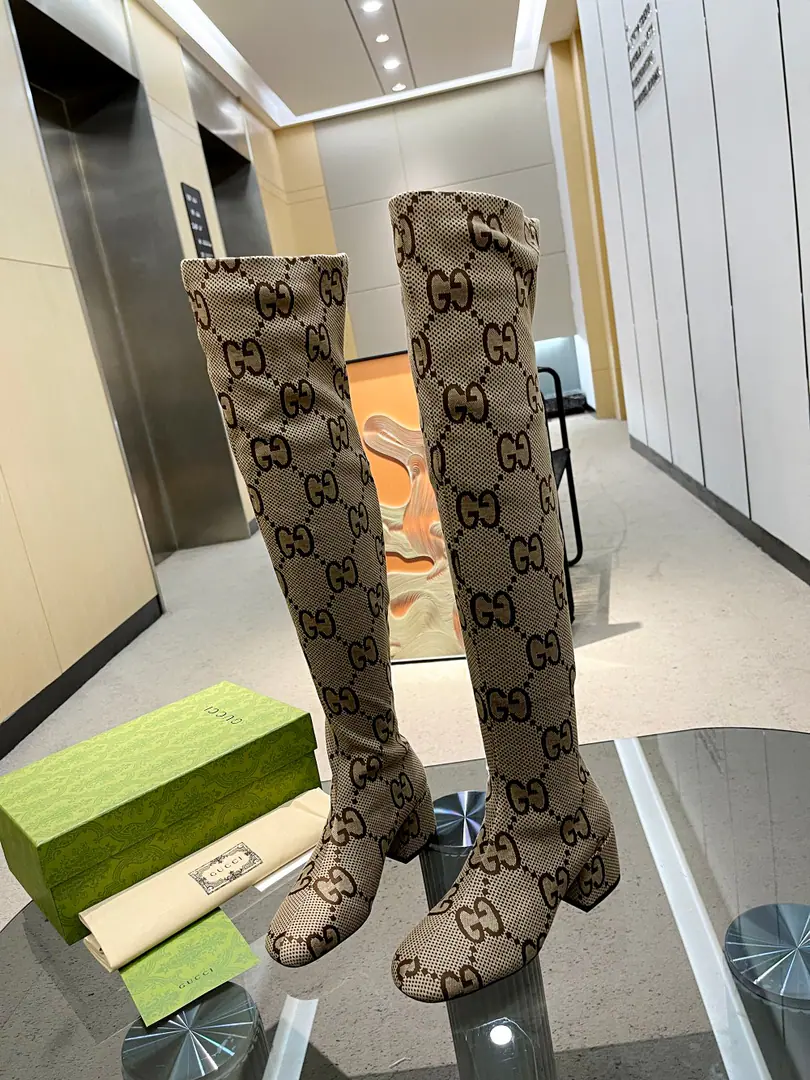 Morning Autumn.GuCciNew22Inches）Fix your legs.🦵The Gretchen Boots.🔥 Original Customise, 1:1Repeat, Top Quality, It's perfect.💪 The boots are brand new.GThe pattern shows self-image., ♪ Turn around and hold each other round the circle double ♪GNew Styles ApplyingGG SupremeOn canvas., To be a brand new stamp of a lot of boots., A unique and well-known self-proclaimed.. Reexploration, And recreate the classics.GGMark, And magnify the symbols of the branding legacy.. Fabulous.: New imports doubleGBlastly Weaving Uchi.: Stretch the elastic.+A sheep's skin cushion. He's tall.: 5cm. Otsumi!: Italian skin. Size: 35-42（: 41: 42Custom without re-offer）