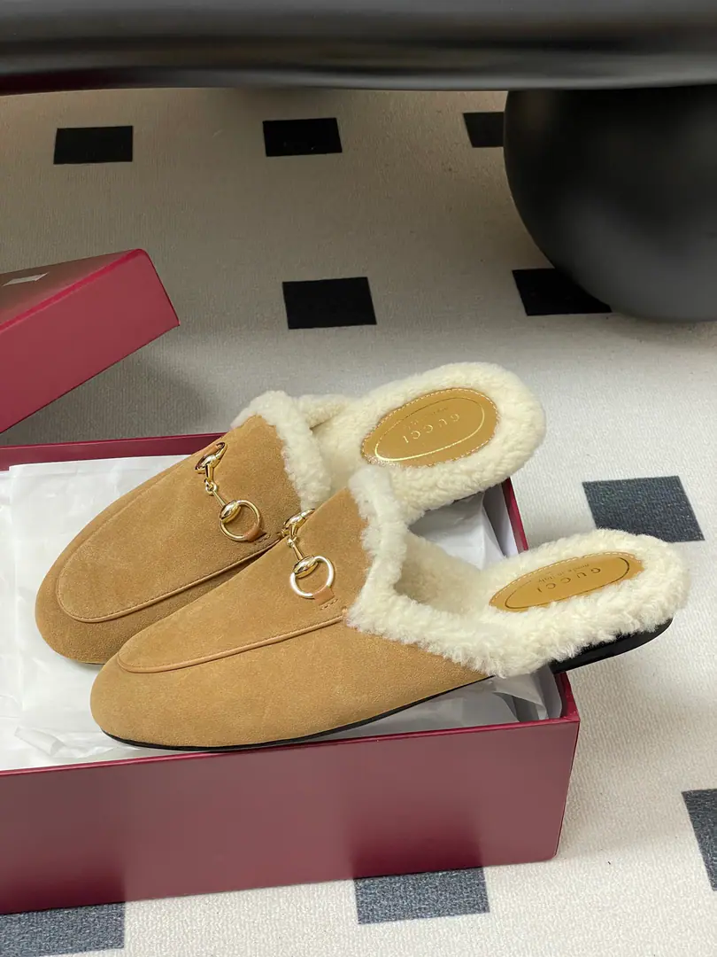 🏧𝐆𝐔𝐂𝐂𝐈Gustz!PrincetownClassic wool slippers., The fury of Muller's shoes, with half a slipper on the ground, is a merino lamb slipper.. The shoe is soft., The galleries flow., To show you the grace of your day.！ The shoes are the original high-swirling cow, skin./Bullskins. The inside foot is a lamb wool. The Italian factory is so big. Size:35-42 [40.41.42Do it.]