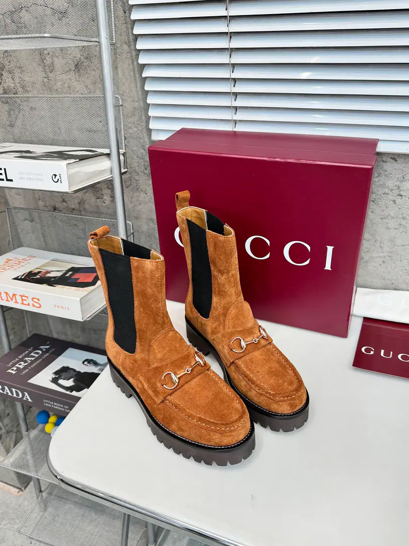 Plant prices GUCCI New Gucci. Fashion is a big deal. A smart fashion with round-shoe head and so on. Fabulous.: Importing cow-flailed skin. Uchi.: Foot. Import of sheep skin Italy is a big-ass country. Codes:35—42Code Remarks: 40 41 42 Do it.