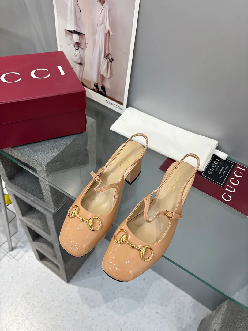 Plant prices Guch. Guccⅰ Classic girl shoes.:Original version 1-to-1 development, The shoes are carefully tuned., The fabric is original..Import paints.The plate is a hardware dish.GGButton It's so delicate and impeccable.！ Lamb skin.: Inside and on foot. He's tall.:5.5 Codes, 35-42（40.41 42Make a reservation.） Italy is a big-ass country., Original Packaging ！
