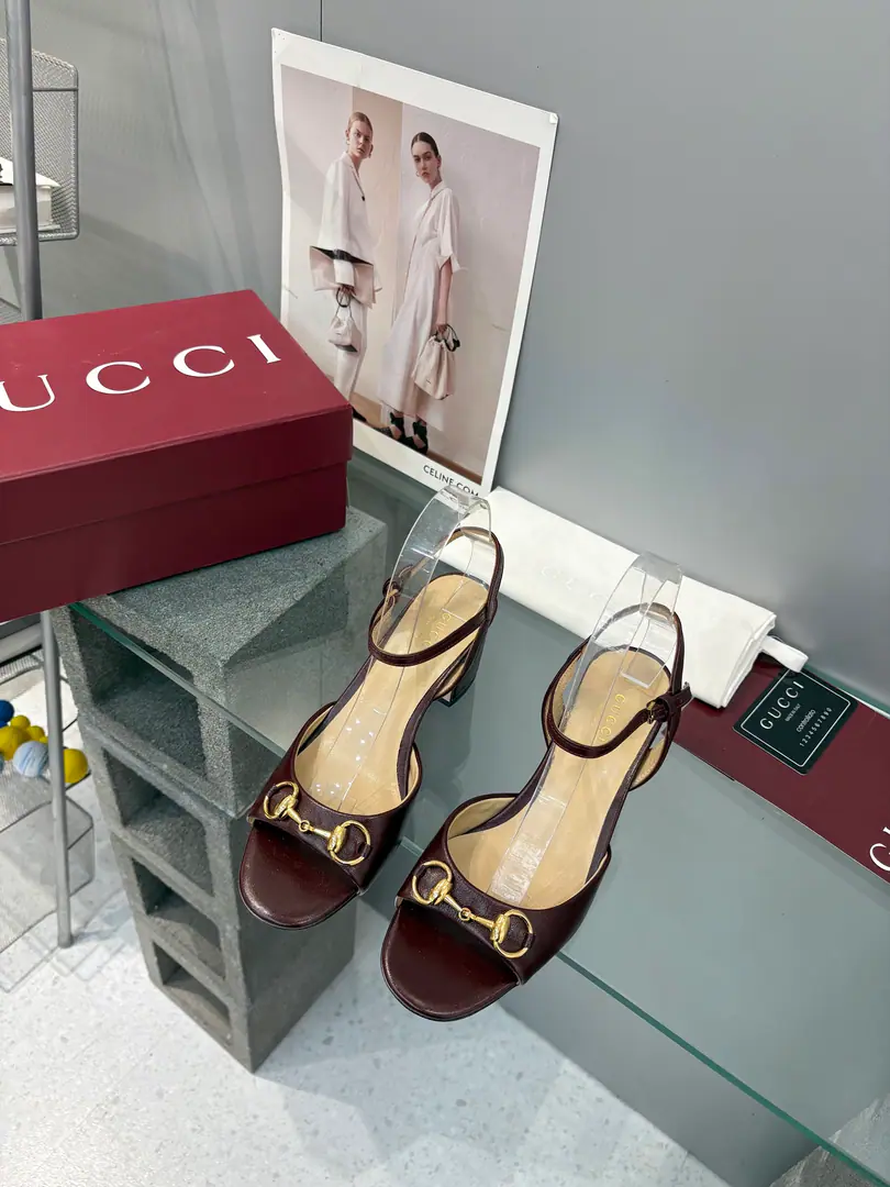 Plant prices Guch. Guccⅰ Classic girl shoes.:Original version 1-to-1 development, The shoes are carefully tuned., The fabric is original..Import of sheep's skin.The primer is a hardware bar. It's so delicate and impeccable.！ Lamb skin.: Inside and on foot. He's tall.:6.5, and.9.5Two heights optional Codes, 35-42（40.41 42Make a reservation.） Italy is a big-ass country., Original Packaging ！