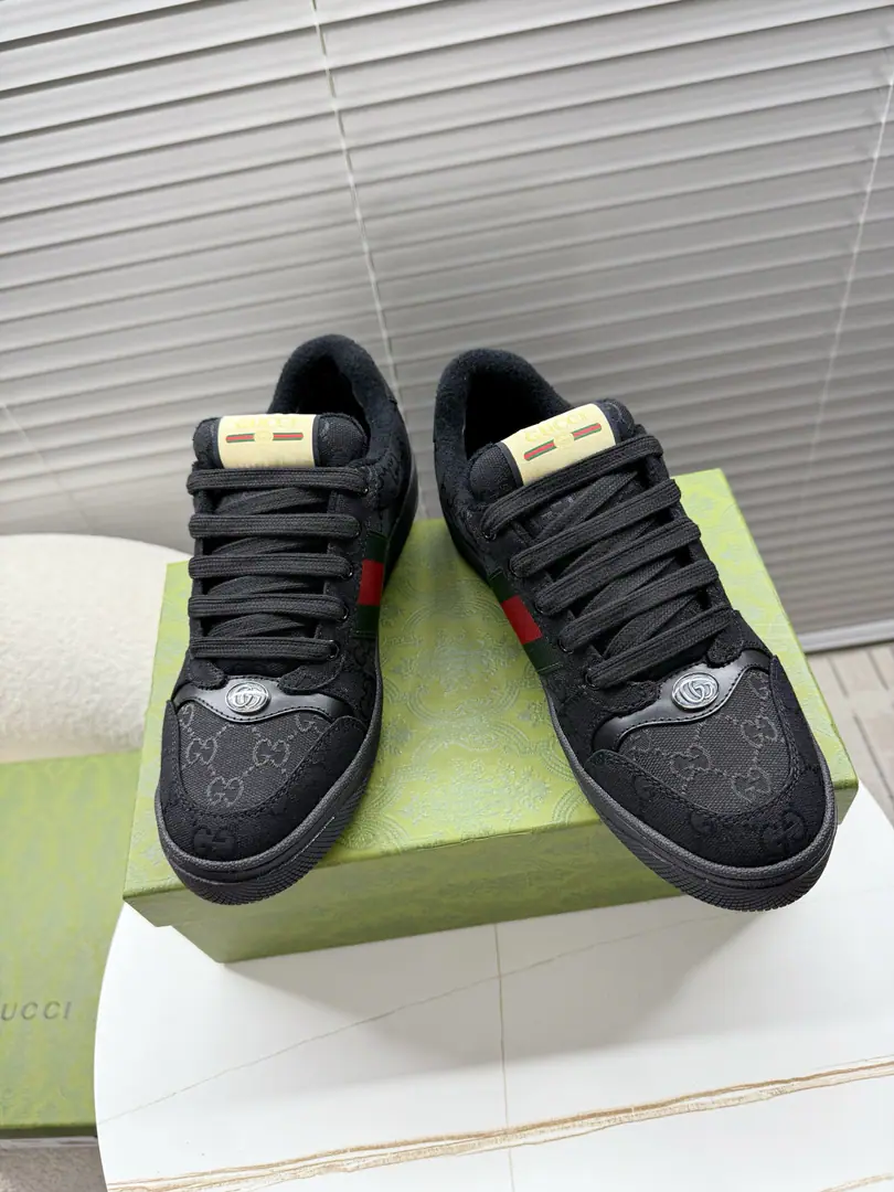 Gucci~~The latest couple's sneakers.. Leisure shoes.. Little dirty shoes.~~ ZPDevelop plain version. Metal binaryGCrystal cylinder. bling blingThe drill is hot.~~ Original syrup of the pastry of the cattle., The old flower cloth is burning the drill., It's the original cow skin., The foot-stamping emulsion., OriginalTPUOtsumi!(Lower width, Upper Narrow) 35—40/39—45Positive
