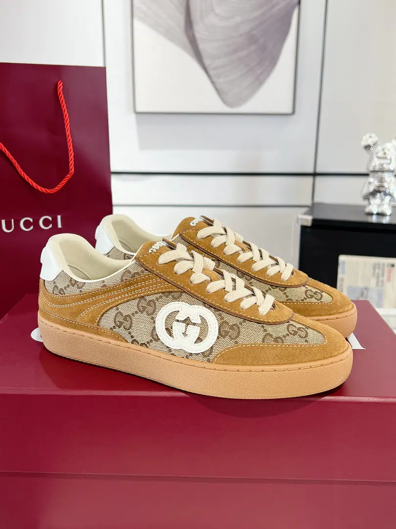 Female Gucci New doublesGLeisure shoes. White shoes. ❗️❗️ These shoes are made of soft, leather., It's a modern and sophisticated charm.. Classic.Interlocking GThe logo is elegantly highlighting the current pattern., To add a touch of precision to the design.. Send a cabinet for fine packaging Shoe.: - Oh, Pete.➕GGThe canvas. Codes:35-40（Women41I'll make sure I don't change it.）