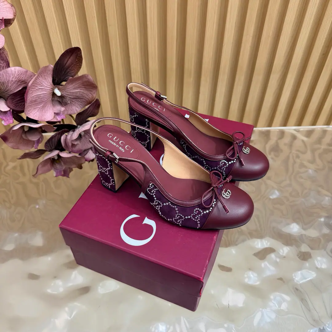 2026S Spring and summer.GucciNew sum The iron is thick. Shoes. The shoes are the most classic.Logo, The suction is behind the pressure., I'd better wear two pairs of shoes and wear pants.👖And dress.👗There's no harm in getting in and out of any place.🩵High-quality cortex kittens and silver bright spots are more than comparable to the impact of visual shocks., Elegance and knowledge blend., A pair of shoes meets the demands of the fairies., The most beautiful of all.🩶 Shoe.: Goki!/Layout（- The drill.） He's tall.: 8cm Otsumi!: That's a big one. Codes: 35-41（40, 41, 42Custom）