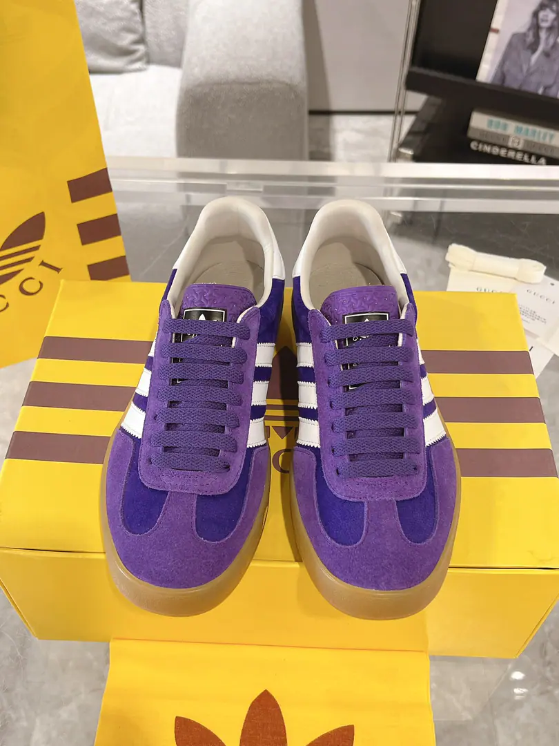 New upgrade Women Men Gucci x Adidas Joint contributions 23ss Fashion week show. Only correct top version of German shoes❗️❗️Global intensity of fire💯Web-wide maximum version contribution❗️❗️The couple's first. Codes:35-46（45.46I'll make sure I don't change it.）