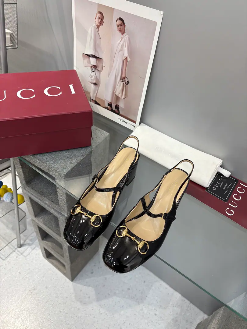 Plant prices Guch. Guccⅰ Classic girl shoes.:Original version 1-to-1 development, The shoes are carefully tuned., The fabric is original..Import paints.The plate is a hardware dish.GGButton It's so delicate and impeccable.！ Lamb skin.: Inside and on foot. He's tall.:5.5 Codes, 35-42（40.41 42Make a reservation.） Italy is a big-ass country., Original Packaging ！
