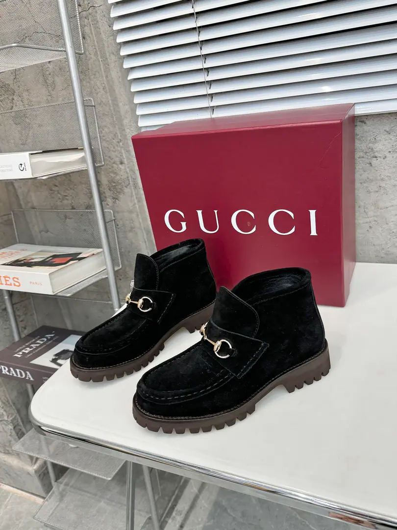 Plant prices 4Inch boots. GUCCI Guch. Fashion is a big deal. A smart fashion with round-shoe head and so on. Fabulous.: Import calf, skin. Uchi.: Foot. Import of sheep skin The base plate is one-to-one. Codes:35—42Code Remarks: 40 41 42 Do it.