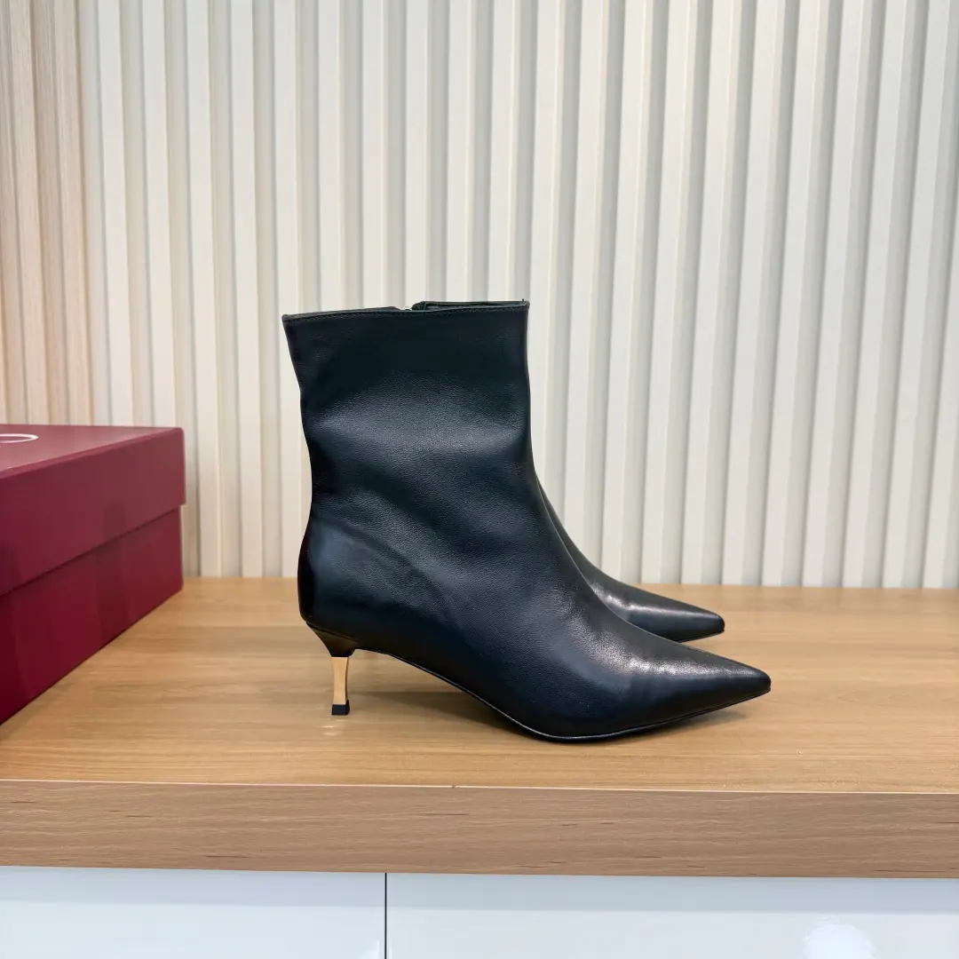 Plant price New paragraph！Guch. Guccⅰ Classic girl shoes.:Original version 1-to-1 development, The shoes are carefully tuned., The fabric is original..Import cattle and sheep..The plate is a hardware dish.GGButton It's so delicate and impeccable.！ Lamb skin.: Inside and on foot. He's tall.:5.5 Codes, 35-42（40.41 42Make a reservation.） Italy is a big-ass country. Original Packaging ！