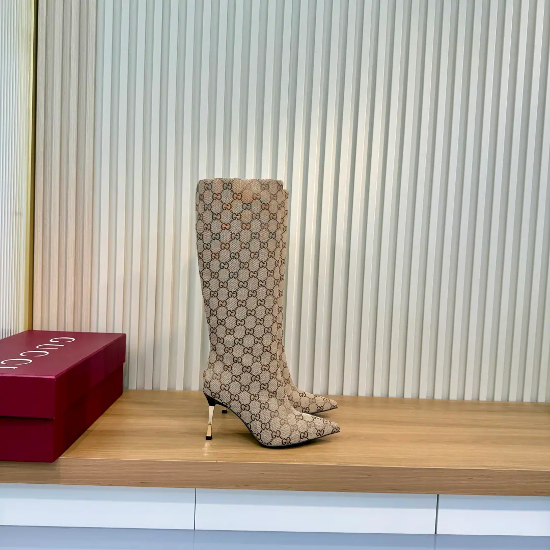 Plant price New paragraph！Guch. Guccⅰ Classic girl shoes.:Original version 1-to-1 development, The shoes are carefully tuned., The fabric is original..Import cattle and sheep..The plate is a hardware dish.GGButton It's so delicate and impeccable.！ Lamb skin.: Inside and on foot. He's tall.:9.5 Codes, 35-42（40.41 42Make a reservation.） Italy is a big-ass country. Original Packaging ！