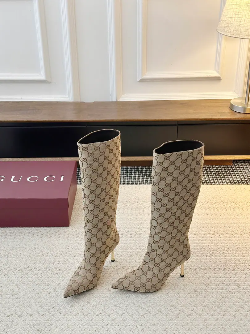 𝐆𝐮𝐜𝐜𝐢Goodie's new sharp shoes. Put it on., The air is full., ♪ I'm so confident ♪～I mean, it's either a work shift or a date., A pair of high-quality heels can make you the focus..I'll pull the legs., Little man turns 1 m8！A dress is elegant., You're so smart in your pants., ♪ And I'm gonna be a little more comfortable ♪～ ➢Shoe-faced material: Original Layout/Head-decked cow skin. ➢The contents of the shoes.: Lamb skin. ➢Shoe bottom material: The original open-up is really leather.【5.5CM】 ➢Shoes.: 35-42（40.41.42No re-election.）