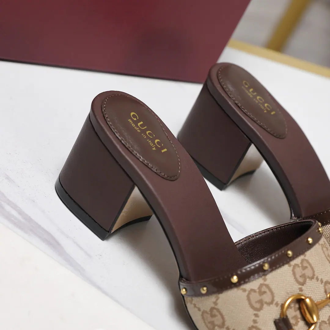 Top Version⚡ GucciA horse-done nailed lady slippers.❗❗ Material andYText Same Very good. 👍 It's comparable.ZGNo Gap✌ ️This high heels is now a classic brand., Inspired by the...GuccioGucciThe initials of the gentleman's name and initials of the chain of elements of the treasure are the same as the brand for the shoe.. ·Brands use different knittings and coloring to inject modern essence into classic slippers.. It's a classic to have a chain of diamonds.. Fabulous.: Importing cow paints Uchi.: Imports of sheep's skin He's tall.: 6.5Cm Otsumi!: Italian leather.. Codes: 35-41（41.42Do it.） Full original package！
