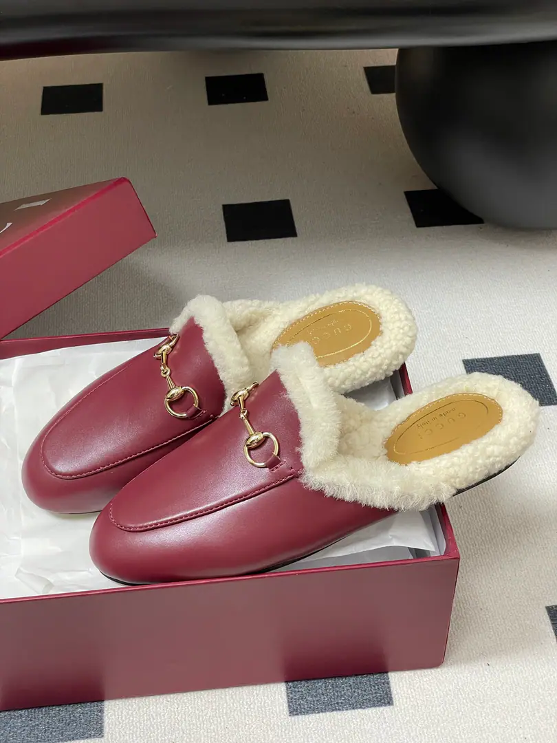 🏧𝐆𝐔𝐂𝐂𝐈Gustz!PrincetownClassic wool slippers., The fury of Muller's shoes, with half a slipper on the ground, is a merino lamb slipper.. The shoe is soft., The galleries flow., To show you the grace of your day.！ The shoes are the original high-swirling cow, skin./Bullskins. The inside foot is a lamb wool. The Italian factory is so big. Size:35-42 [40.41.42Do it.]