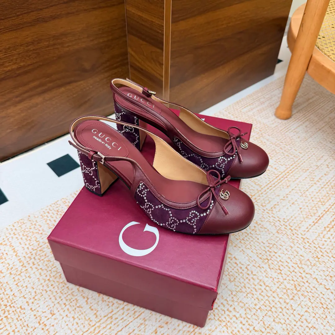 2026S Spring and summer.GucciNew sum The iron is thick. Shoes. The shoes are the most classic.Logo, The suction is behind the pressure., I'd better wear two pairs of shoes and wear pants.👖And dress.👗There's no harm in getting in and out of any place.🩵High-quality cortex kittens and silver bright spots are more than comparable to the impact of visual shocks., Elegance and knowledge blend., A pair of shoes meets the demands of the fairies., The most beautiful of all.🩶 Shoe.: Goki!/Layout（- The drill.） He's tall.: 8cm Otsumi!: That's a big one. Codes: 35-41（40, 41, 42Custom）