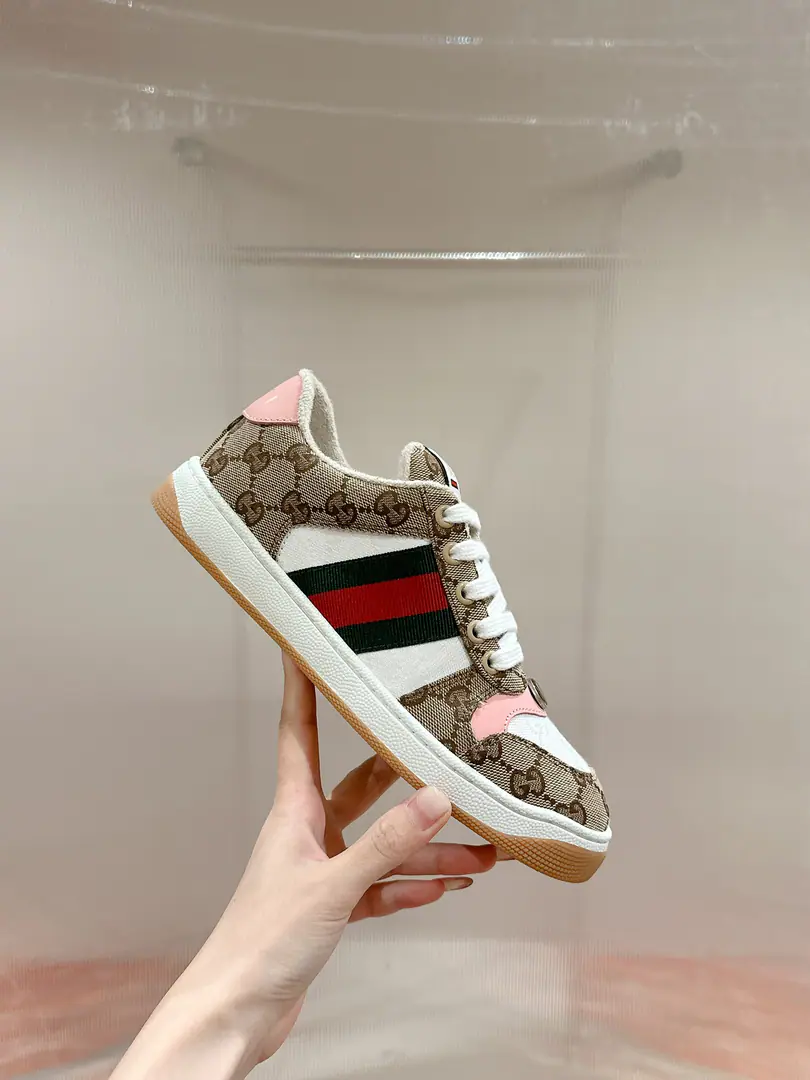 🅿️ Gucci————Requisition version GGThe series makes old dirty shoes.-The money comes in.！ Ten to nine, I'll pay. Current！Current！Current！New Colour Plus Push-Market terminal version！ Procuring original development….Fabulous. Material Otsumi! Details are random.！ The model Schwartz is one-by-one, and the drill is one-by-one......Metal cherry locket.……Metal binaryGCrystal cylinders……GucciOriginal custom-made narrowband…… Super Flash Series—Flash diamond chain..Cherry decorations can be removed, One to two, one to two, one., ♪ To promote your personality ♪ Skins of colored cattle..The handwork is very qualitative., Bring your own sense of excellence.！ I'll do the details., I'll take a line.. The original towel is more delicate and soft and more comfortable., Pocket Steel Double OriginalTPUOtsumi!(Lower width, Upper Narrow) Appendible packaging⭐️ Codes: Women35-40 Men39-44（Women41 Men45Custom）
