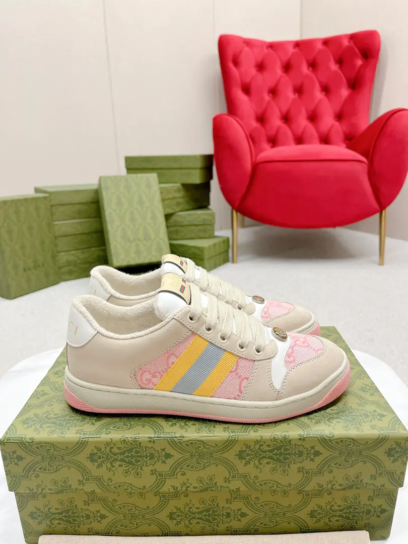 Gucci————Requisition version GGThe series makes old dirty shoes.-The money comes in.！ Ten to nine, I'll pay. Current！Current！Current！New Colour Plus Push-Market terminal version！ Procuring original development….Fabulous. Material Otsumi! Details are random.！ The model Schwartz is one-by-one, and the drill is one-by-one......Metal cherry locket.……Metal binaryGCrystal cylinders……GucciOriginal custom-made narrowband…… Super Flash Series—Flash diamond chain..Cherry decorations can be removed, One to two, one to two, one., ♪ To promote your personality ♪ Skins of colored cattle..The handwork is very qualitative., Bring your own sense of excellence.！ I'll do the details., I'll take a line.. The original towel is more delicate and soft and more comfortable., Pocket Steel Double OriginalTPUOtsumi!(Lower width, Upper Narrow) Appendible packaging⭐️ Codes: Women35-40 （Women41 Custom）