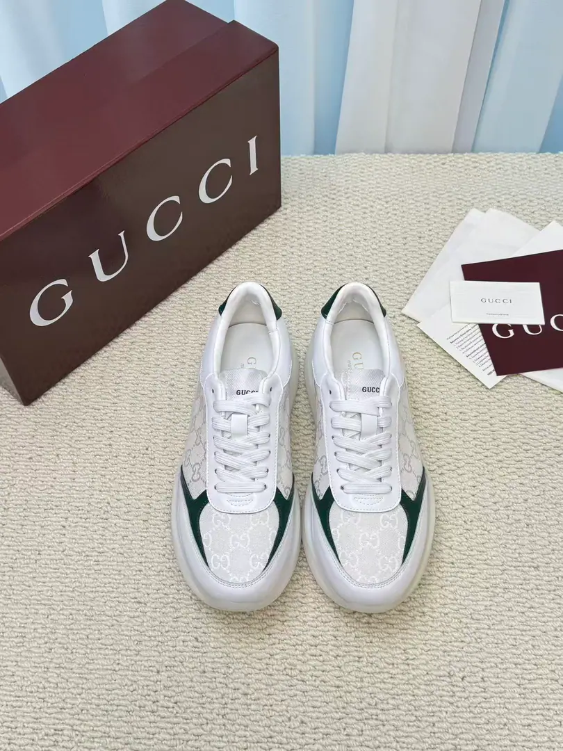 GucciSeries, Market exclusive version. The classic collision with fashion., The shoes are so smart and blending leather with the branding of old flowers., I'm not sure if I can get a full recognition.. Very delicate.GucciIdentification of the suffix details, Showing luxury.. While the thick sub-design adds to the flu,, And bring comfort to the dress experience.. It's either walking on the streets or moving across the city., It makes you a focus.. Have it., Start your fashion trip.！ 39-45