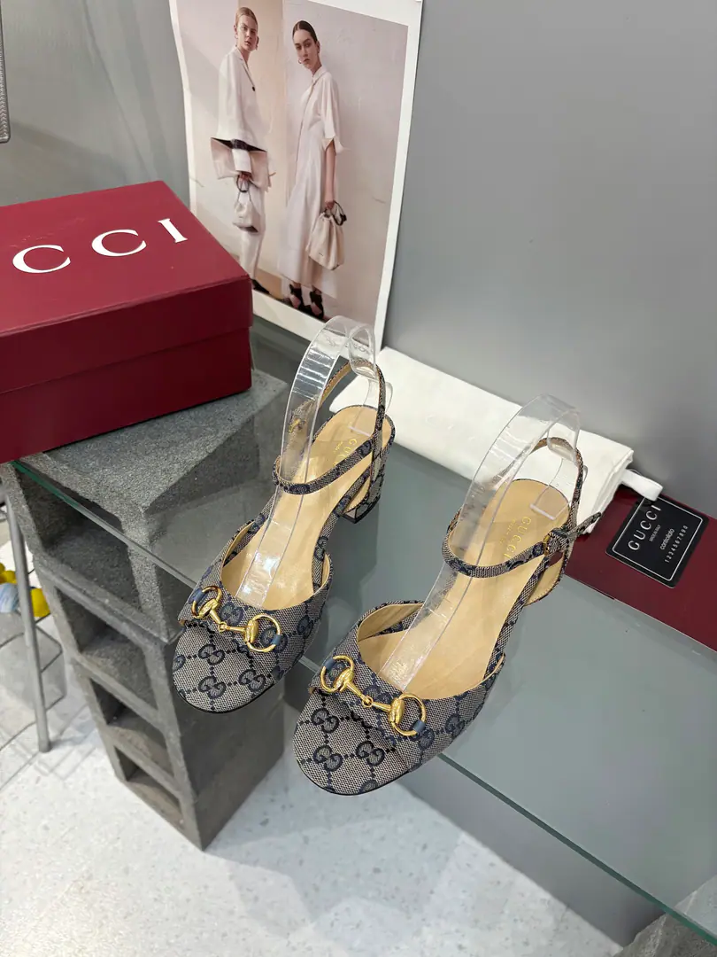 Plant prices Guch. Guccⅰ Classic girl shoes.:Original version 1-to-1 development, The shoes are carefully tuned., The fabric is original..Import of sheep's skin.The primer is a hardware bar. It's so delicate and impeccable.！ Lamb skin.: Inside and on foot. He's tall.:6.5, and.9.5Two heights optional Codes, 35-42（40.41 42Make a reservation.） Italy is a big-ass country., Original Packaging ！