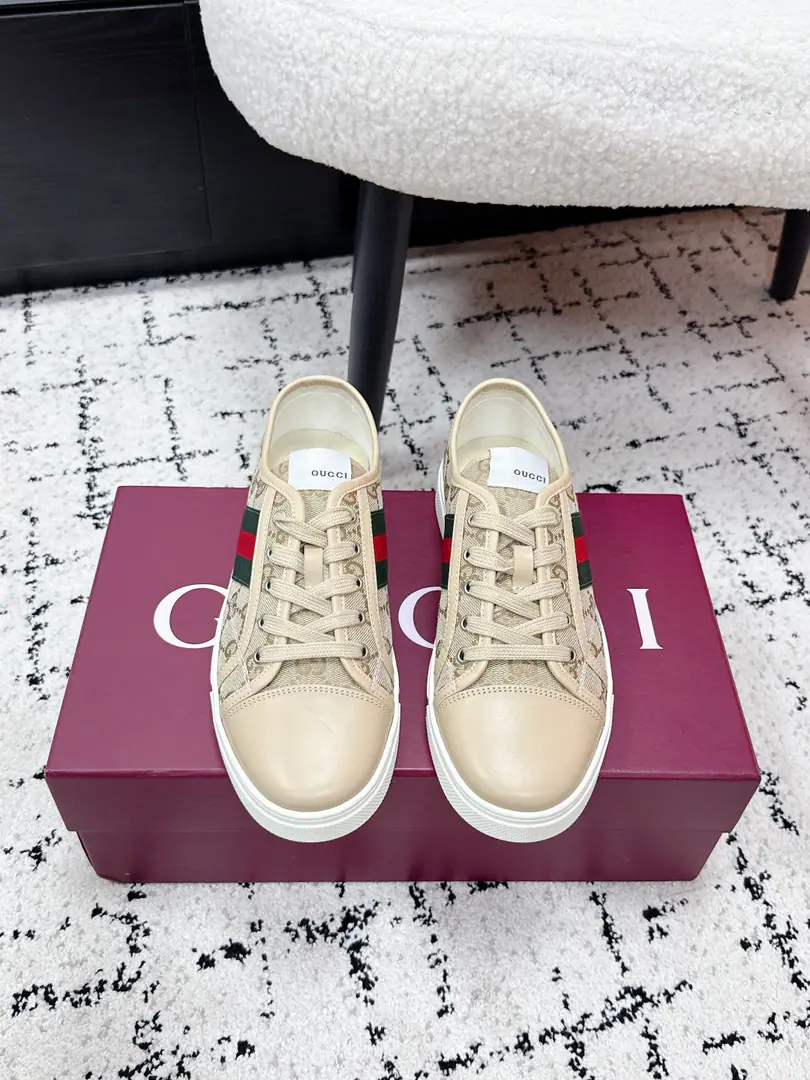 # Men➕10 GucciGustz! 26/ Couple money. GGA little white shoe with a little smoothie. A superstar, red grass., A light design that explains the movement.. The brightness of the contour is more of a natural., The action shows a sense of sophistication.. The fabric details are like a staggered band that runs through the design., Add a little pen to the sewn side detail. ✔️Fabulous.: Pumped-flash. ✔️Uchi.: Lamb skin. ✔️Otsumi!: TPU ✔️Size: #35-45（Women40/Men45I'll make sure I don't change it.）
